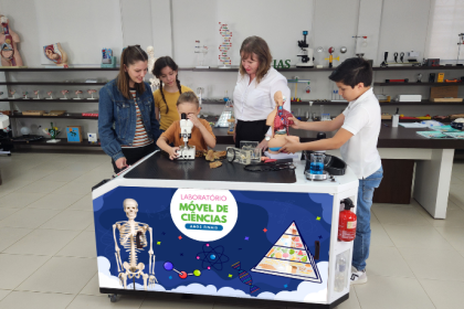 Brink Mobil oferece soluções para laboratórios que enriquecem a prática pedagógica.
