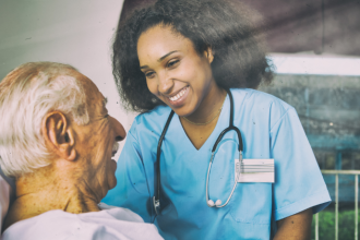 O Instituto IBDSocial destaca práticas e protocolos para reduzir quedas e garantir segurança máxima aos pacientes.